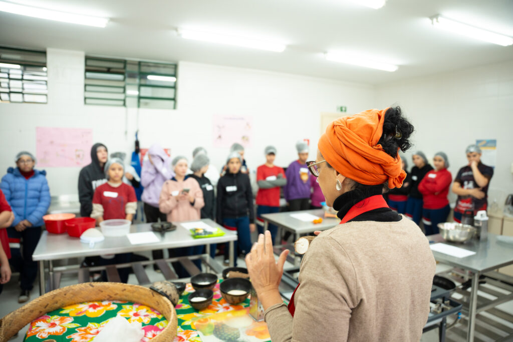 Confira a entrevista com a pesquisadora Laura Scaciota sobre como integrar a Alimentação Escolar e a Educação Alimentar e Nutricional (EAN)