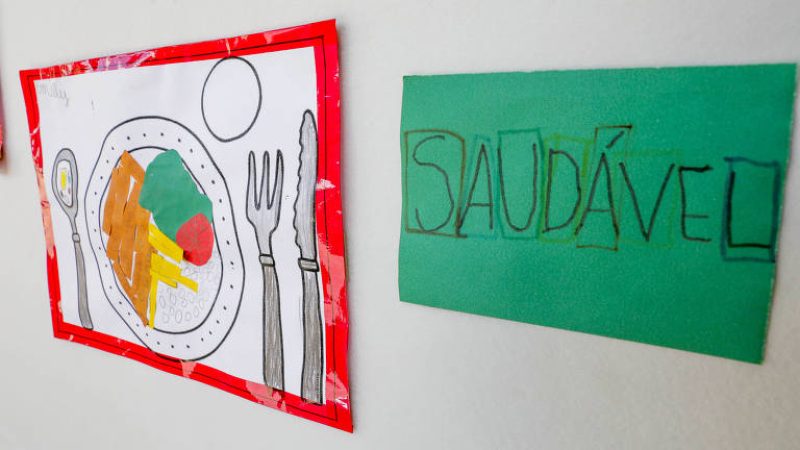 Cartaz alertando para alimentação saudável; nova lei deve ser sancionada por Lula – Lúcio Bernardo Jr. – 26.ago.24:Agência Brasília Cartaz alertando para alimentação saudável; nova lei deve ser sancionada por Lula - Lúcio Bernardo Jr. - 26.ago.24/Agência Brasília
