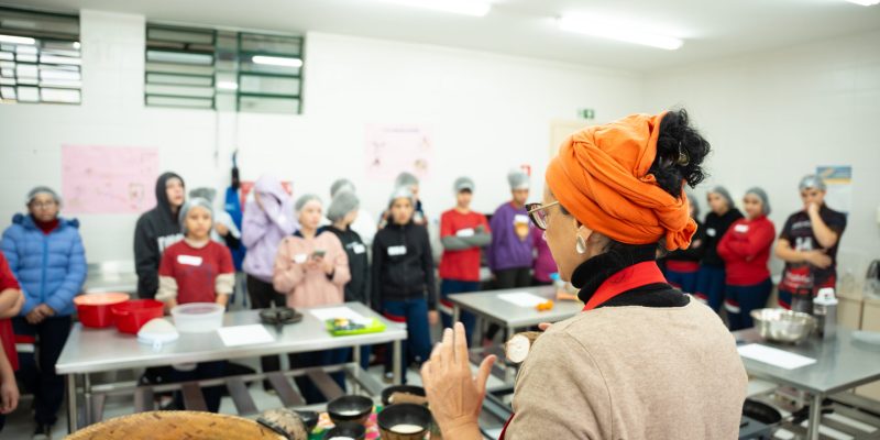 Confira a entrevista com a pesquisadora Laura Scaciota sobre como integrar a Alimentação Escolar e a Educação Alimentar e Nutricional (EAN)